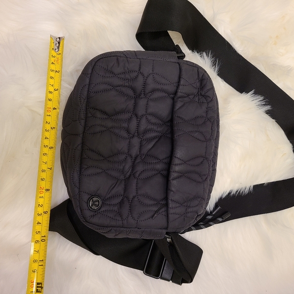 Lululemon crossbody bag - Picture 9 of 12